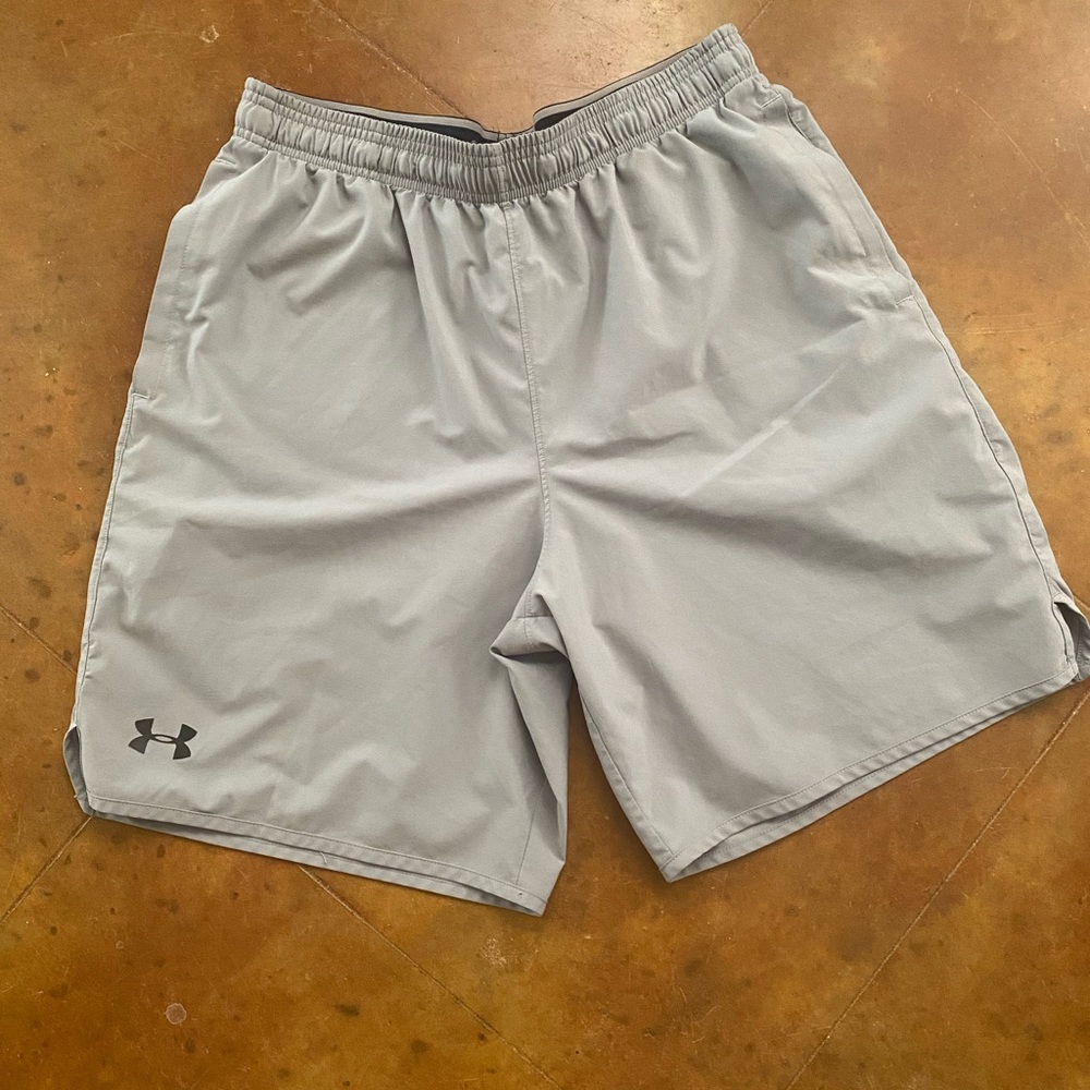 Men’s Under Urmour Shorts Size Large